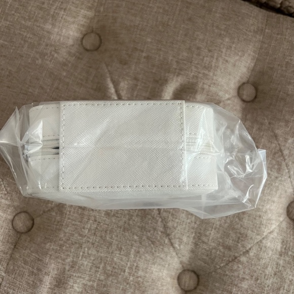 NEW! Chico's Jewelry Travel Storage Organizer Case 2.25” x 5.25” White/Cream - Picture 4 of 9